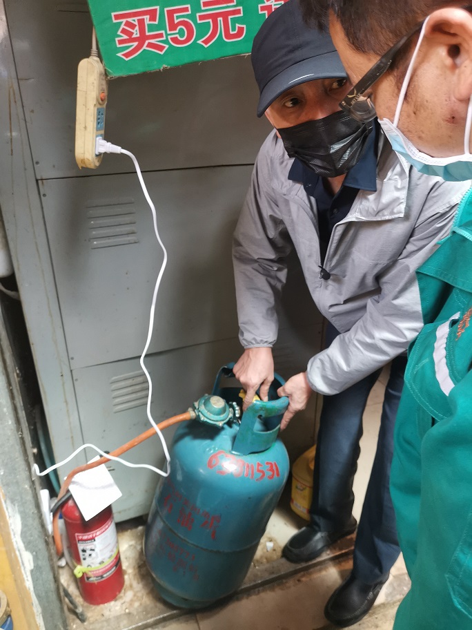 國(guó)務(wù)院安委會(huì)工作組督查昆明：燃?xì)獍踩L(fēng)險(xiǎn)很高，需加強(qiáng)整治